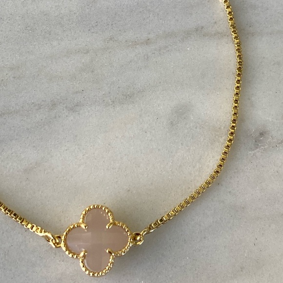 Jewelry - Dainty beige clover flower bracelet